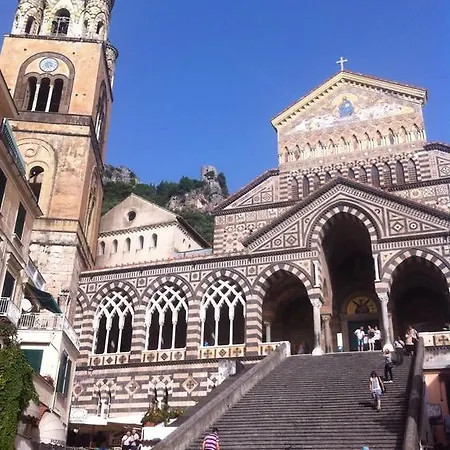 לינה וארוחת בוקר Oliva 4*